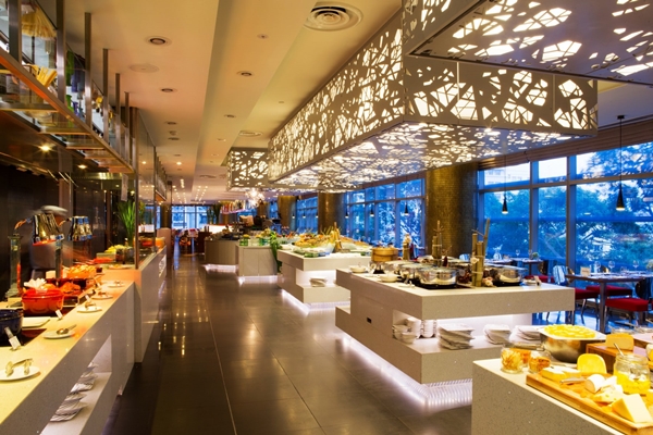 Pullman Sài Gòn có hệ thống các nhà hàng, lounge và bar để phục vụ khách